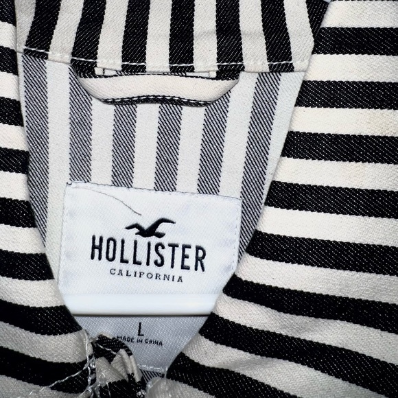 Hollister Black & White Striped Cropped Jacket!! - Picture 3 of 4